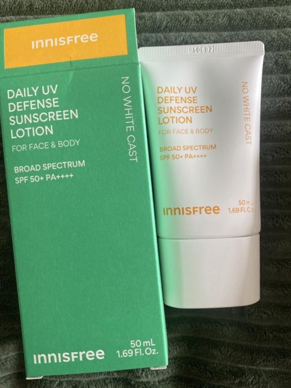 💕Innisfree Daily UV Defense Sunscre3n Loti0n SPF 50+ - White - Picture 3 of 5